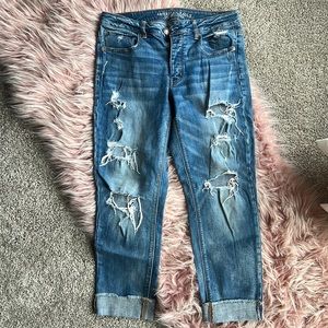 Women’s distressed American eagle Tom girl jeans. Size 8 reg.